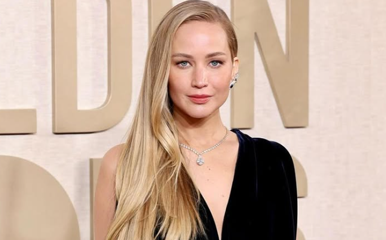 Jennifer Lawrence explica ausência de coordenador de intimidade em filme com Robert Pattinson