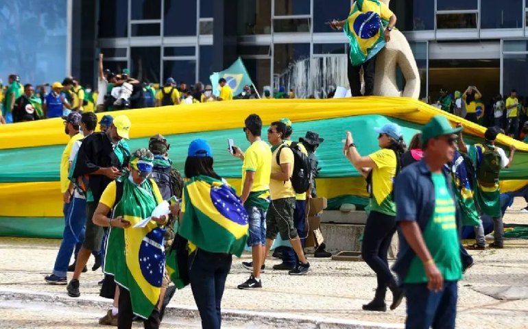 PGR denuncia 54 presos em frente ao QG do Exército, mas pede liberdade a todos