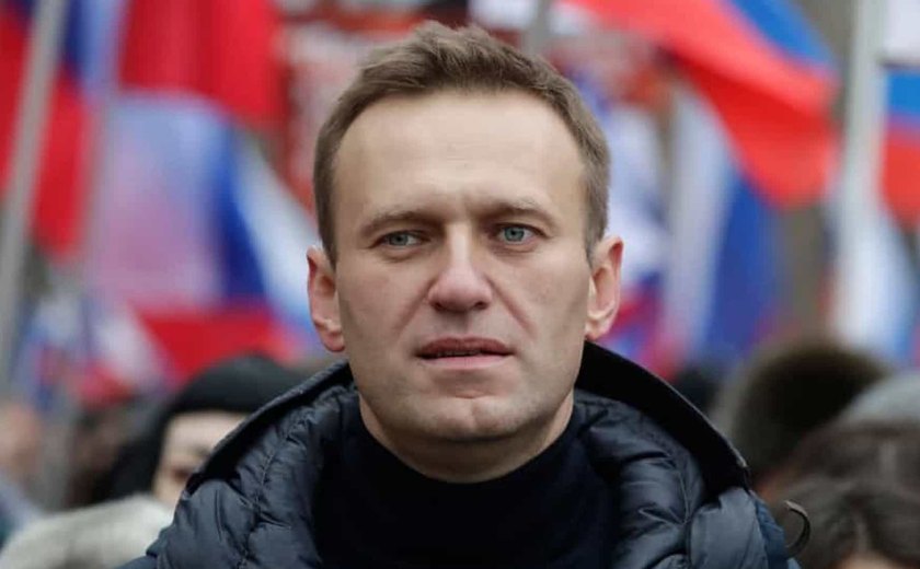 Maior opositor ao Kremlin volta à Rússia e é preso no aeroporto de Moscou