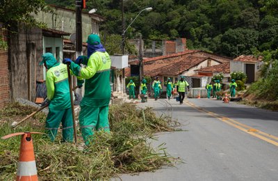 Desenvolvimento Sustentável realiza mutirão de limpeza em Fernão Velho