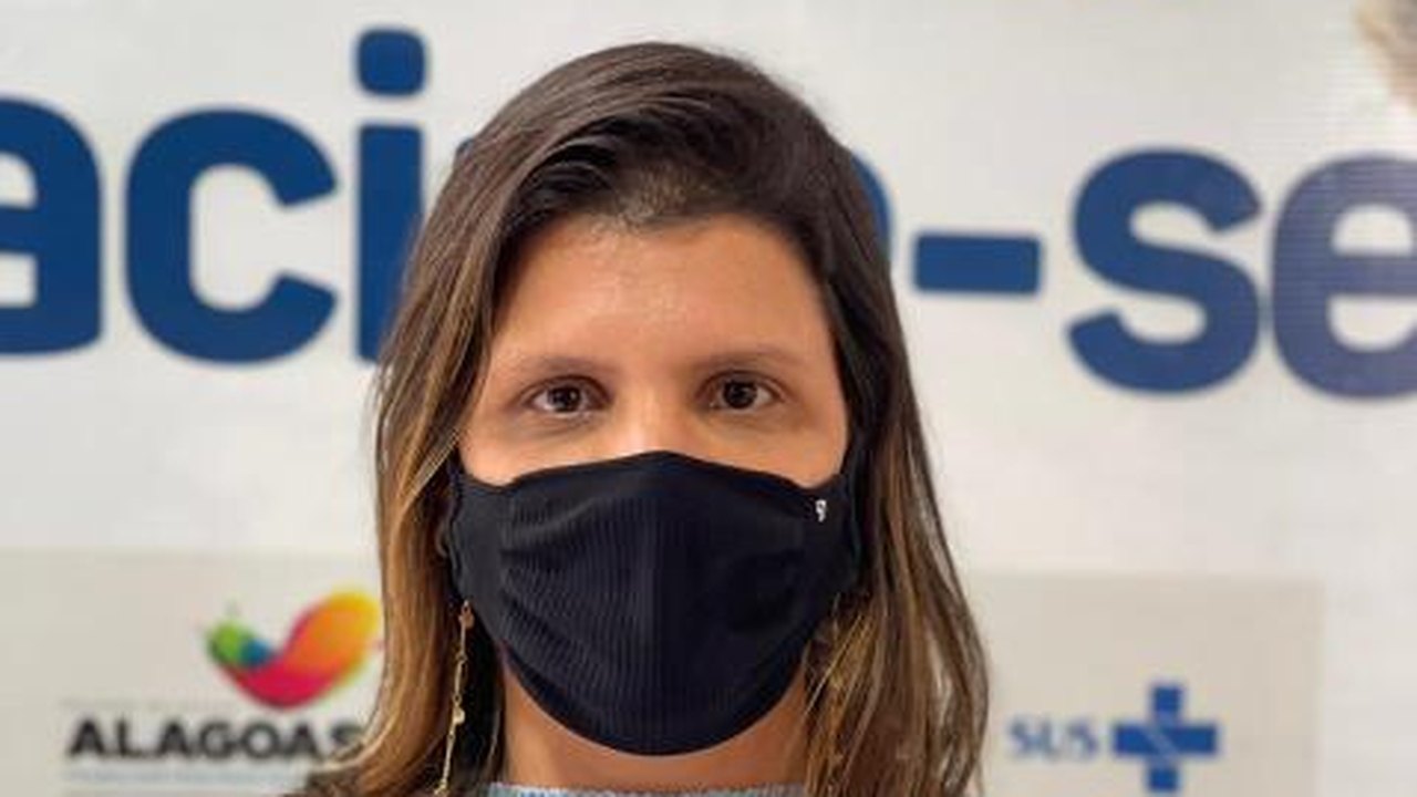 Saúde de Novo Lino realiza Dia D da Vacinação e prefeita Marcela Gomes toma primeira dose contra a Covid
