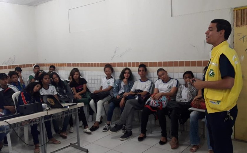 Alunos da Escola Hugo Lima participam de palestra sobre acidentes de trânsito em Arapiraca
