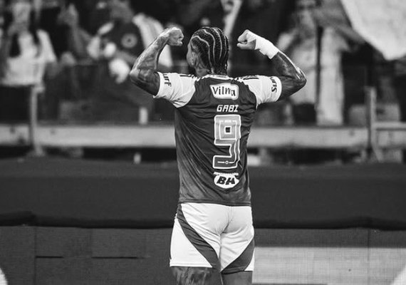 Gabigol manda indireta para comentarista Roger Flores: 'Olha quem está falando'