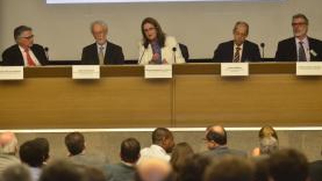 Petrobras tentará manter os combustíveis com preços atuais, diz Graça Foster