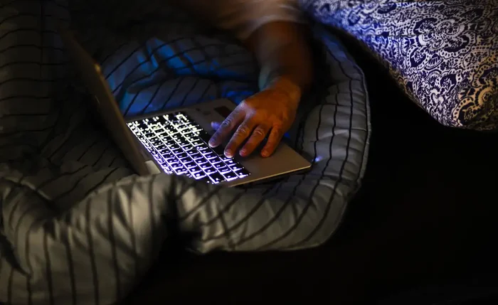 Homem é preso por armazenamento e o compartilhamento de arquivos contendo pornografia infanto-juvenil através da Internet Homem é preso por armazenamento e o compartilhamento de arquivos contendo pornografia infanto-juvenil através da Internet