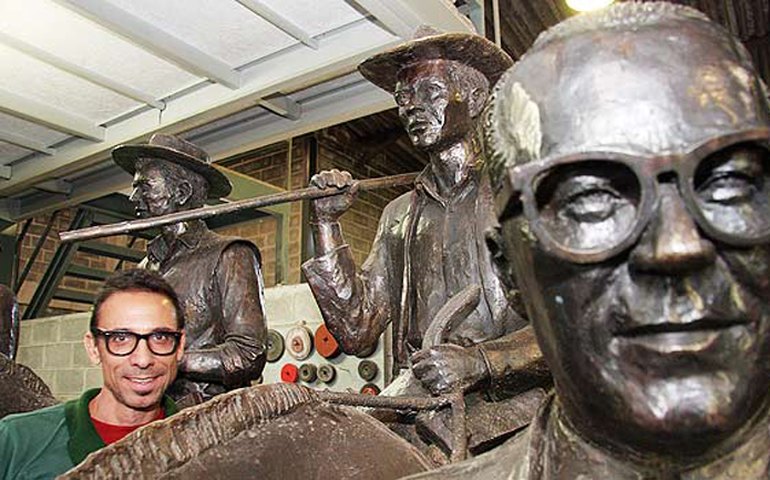 Maceió ganha esculturas de Graciliano e Aurélio Buarque