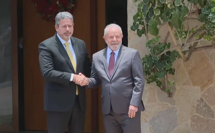 Aliados de Lula articulam para derrotar Lira na disputa pela presidência da Câmara