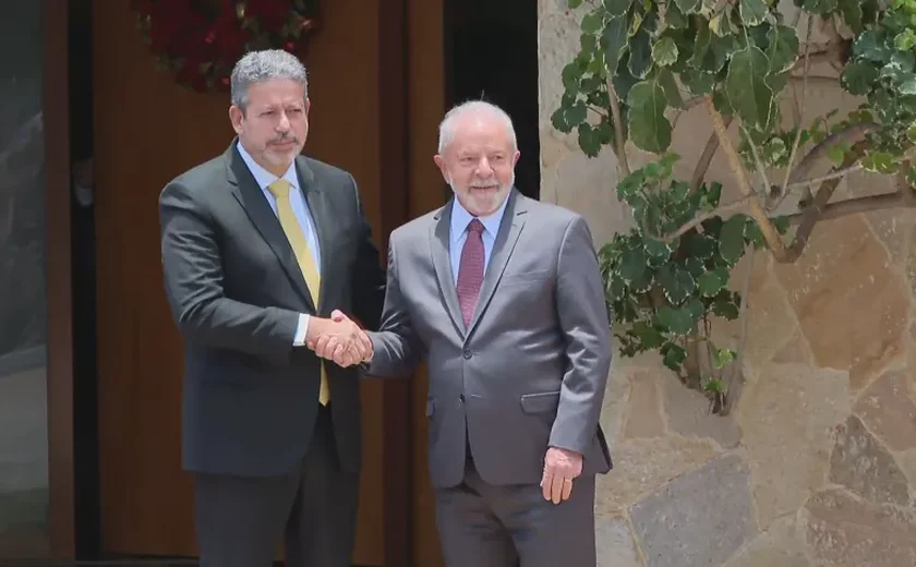Aliados de Lula articulam para derrotar Lira na disputa pela presidência da Câmara