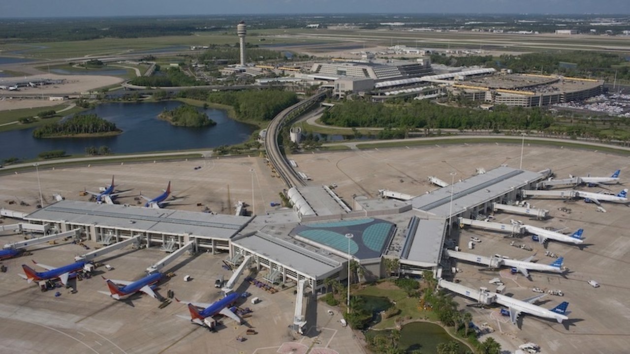 EUA: com mau tempo, Aeroporto de Orlando pede que aéreas levem combustível extra