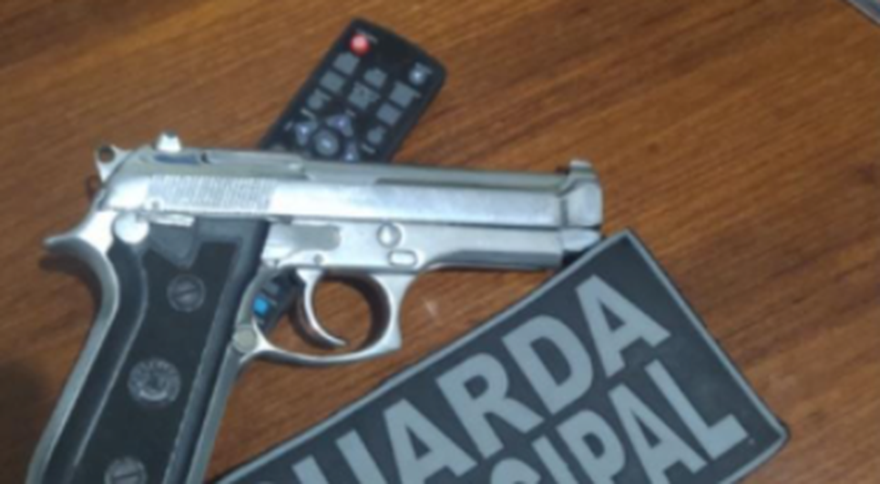 Dois jovens são detidos com arma de fogo e motocicleta roubada em Maruim / Foto: Foto: Guarda Municipal/Maruim
