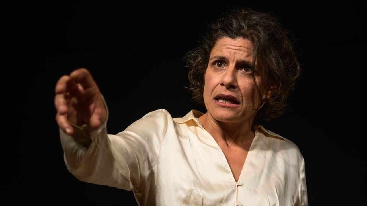 Atriz investe na dramaturgia, com delicadeza