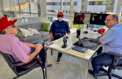 Prefeito Júlio Cezar e empresário se reúnem com Câmara de Negócios Internacionais