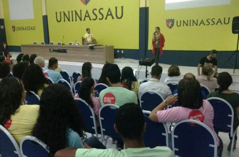 Uninassau Maceió recebe a visita de alunos do Coletivo Jovem Coca-Cola