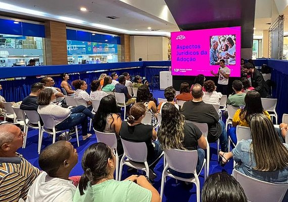 Curso capacita 50 pessoas no Dia Nacional da Adoção