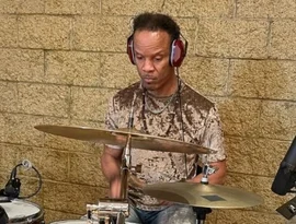 Baterista do Earth, Wind & Fire está em coma induzido após parada cardíaca antes de show