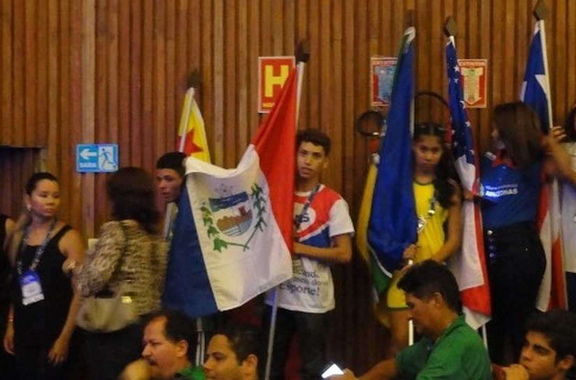 Medalhista do atletismo representa AL na abertura das Paralimpíadas Escolares 2015