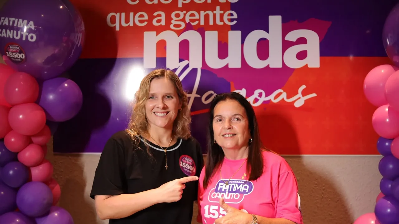 Fátima Canuto abre comitê em Maceió e reúne apoiadores em adesivaço