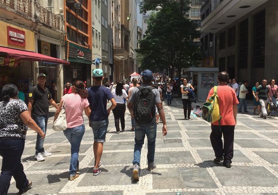 Desemprego cai para 6,9%, menor índice do trimestre desde 2014