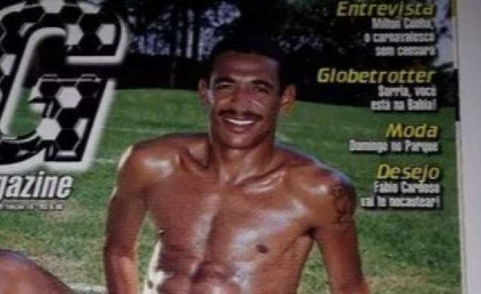 Capa da revista G Magazine com o ex-jogador Vampeta