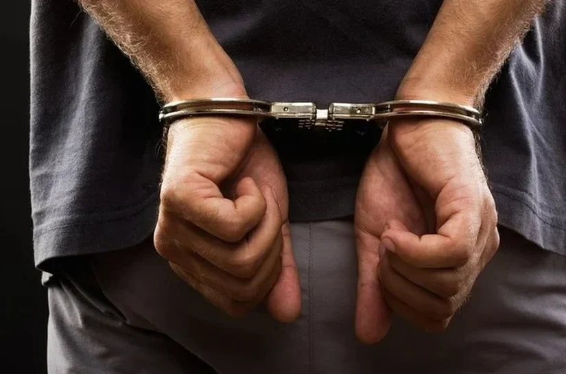 Homem é preso por tentar matar companheira a facadas enquanto ela dormia, em Paripueira