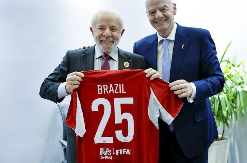 Lula convida presidente da Fifa para conhecer Universidade do Esporte