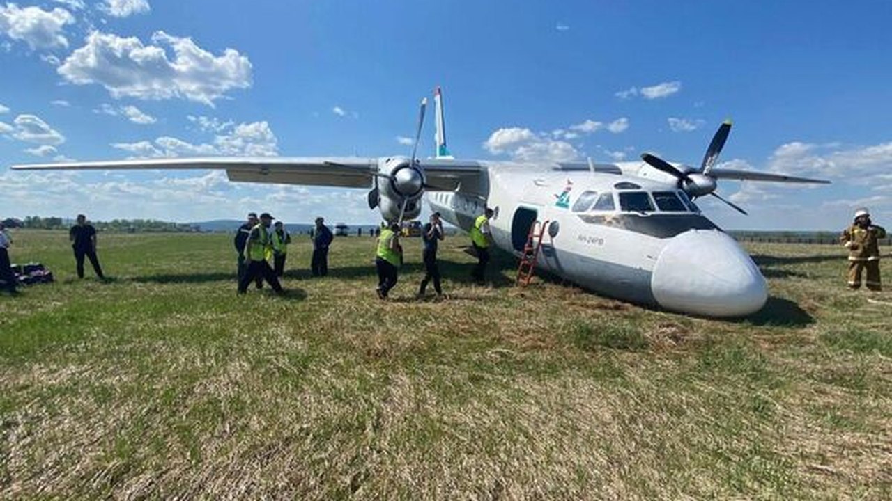 Avião sai de pista em cidade russa devido à problema com trem de pouso