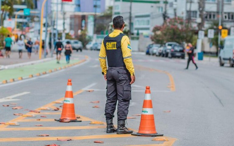 Neste domingo: SMTT bloqueia vias e modifica trajetos dos ônibus para obras na orla marítima