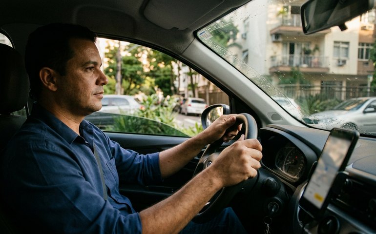 Programa 'Direção Segura' reduz acidentes e melhora comportamento de motoristas da 99 no Rio