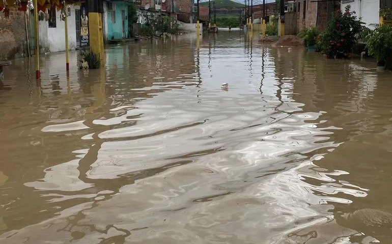 Inmet fez alerta nesta terça para risco de chuvas fortes em Alagoas
