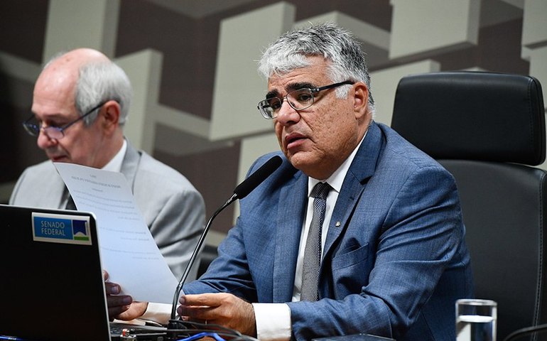 Girão pede a governo transferência de brasileira em estado vegetativo nos EUA