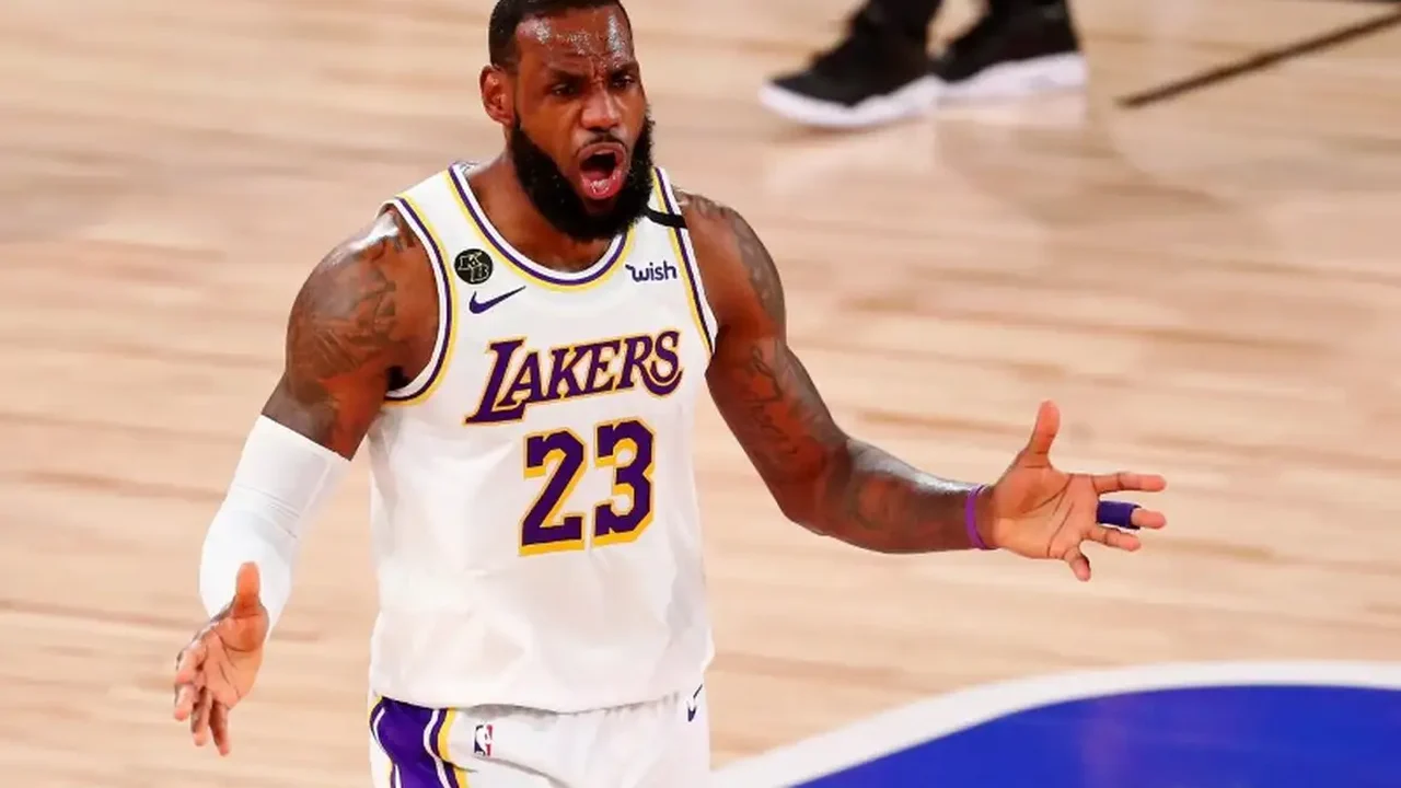 Lakers se despedem de LeBron James após oito temporadas