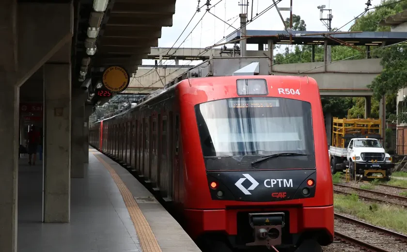 Metrô de SP tem operação normalizada após temporal alagar estações