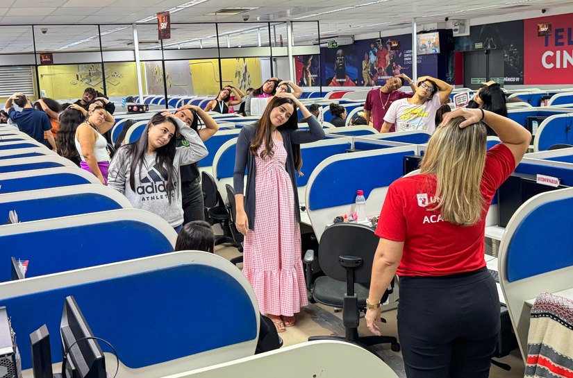 Uninassau Maceió leva cinesioterapia para os colaboradores da AlmavivA