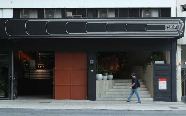 Cineclube Cortina inverte tendência e abre hoje em antigo estacionamento