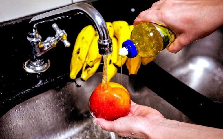 Proteste testa a qualidade de 5 desengordurantes de marcas famosas: veja os que tiraram nota alta e baixa