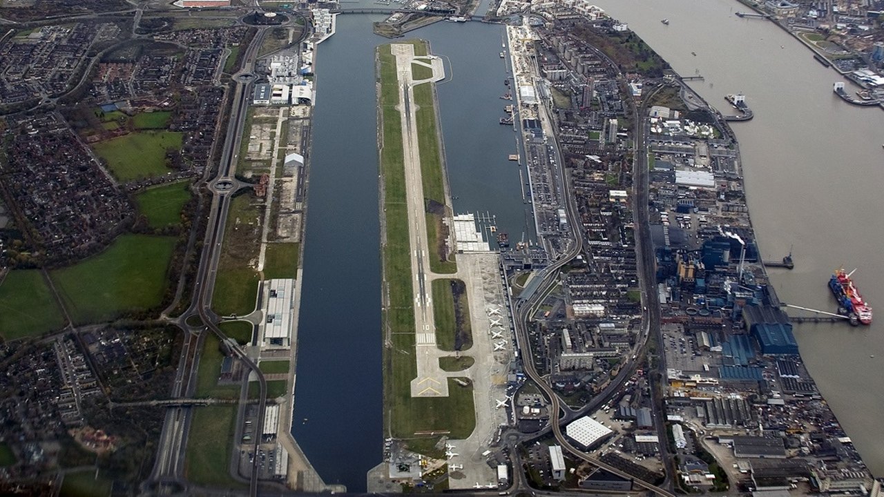 Aeroporto internacional de Londres limita fluxo de passageiros a 100 mil por dia