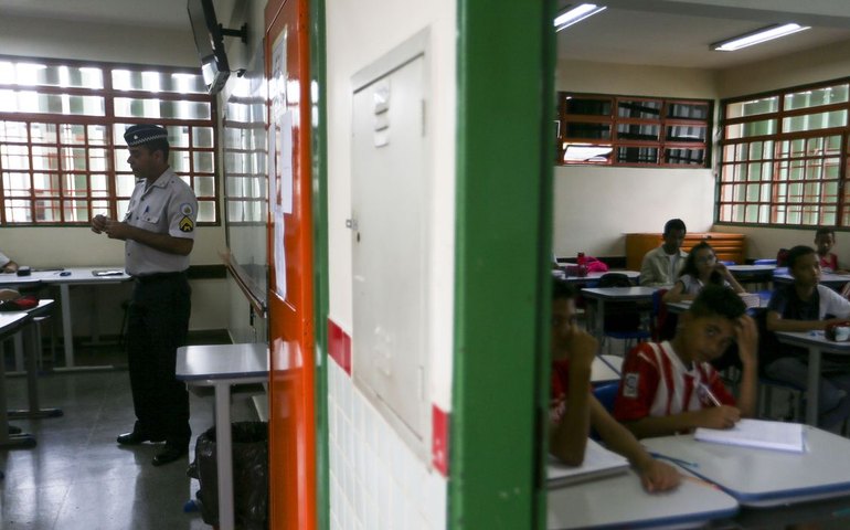 Justiça libera contratação de PMs para escolas cívico-militares em SP