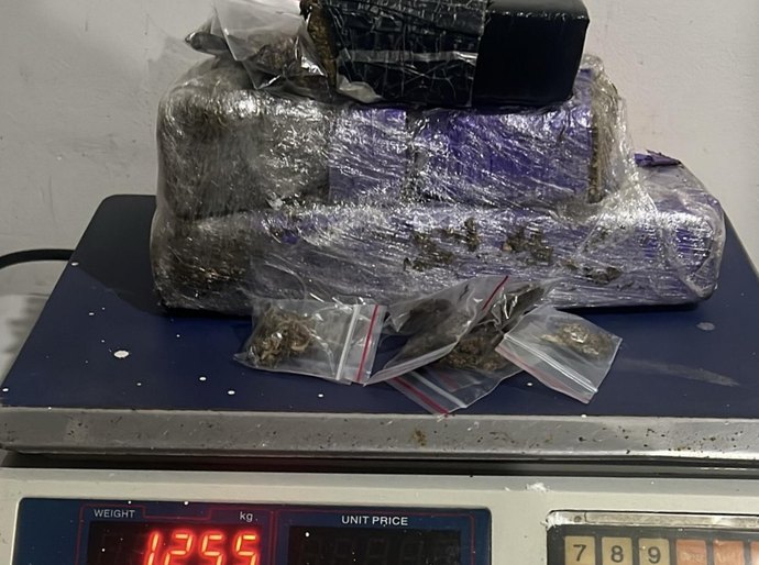 PM apreende arma, drogas e recupera moto com queixa de roubo em ações no Agreste