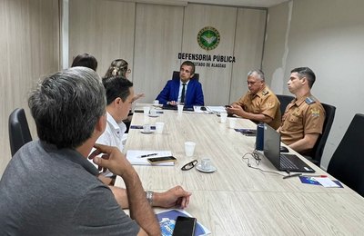 Defensoria Pública articula ação para regularização de provedores e retirada de fiação irregular nos postes em Maceió