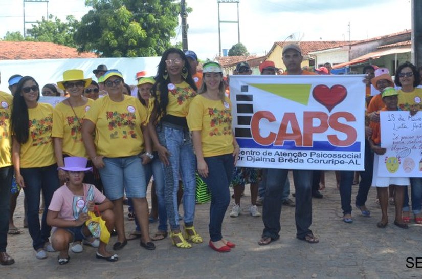 Passeata alerta comunidade sobre luta antimanicomial em Coruripe