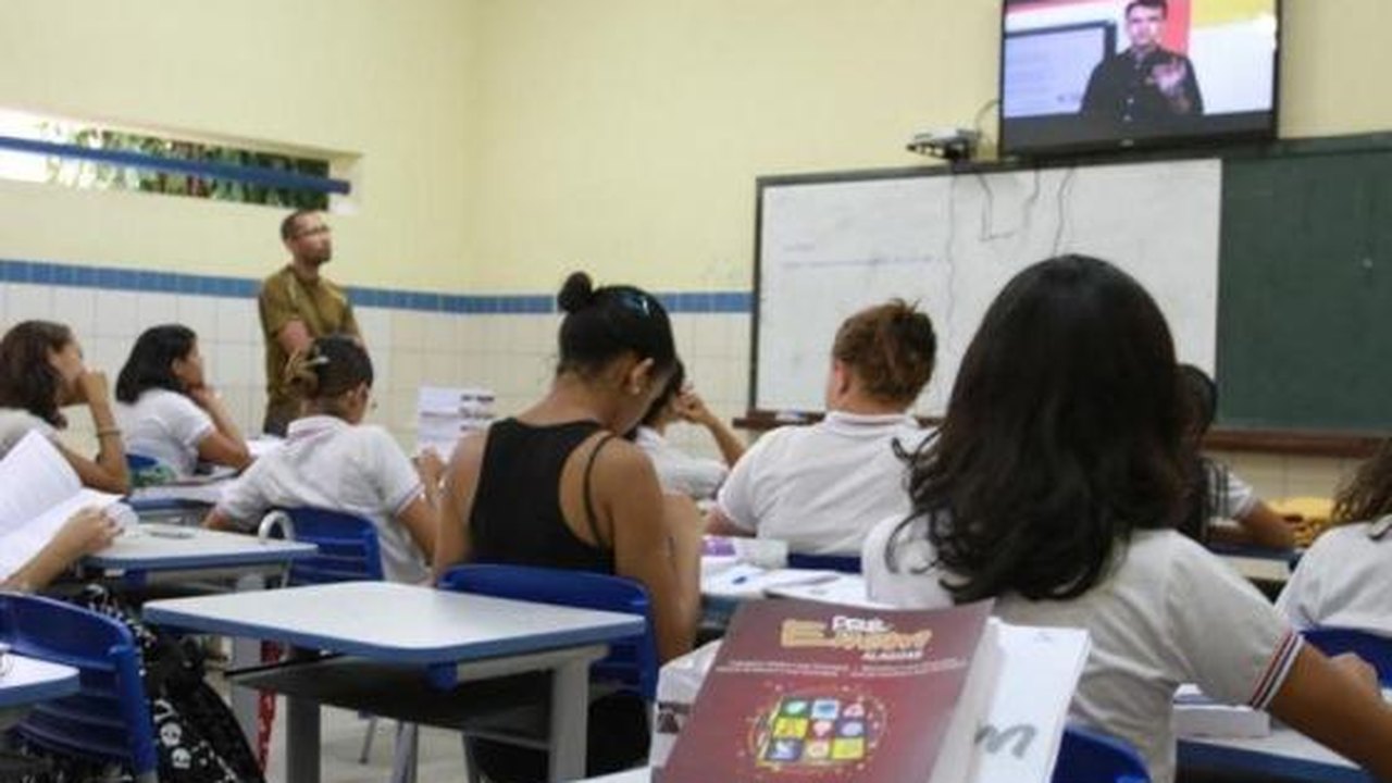 Mais de 27 mil alunos da rede pública participam do Pré-Enem