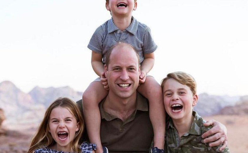 Foto inédita do príncipe William com os filhos, tirada por Kate, é publicada para celebrar dia dos pais: 'Nós te amamos'