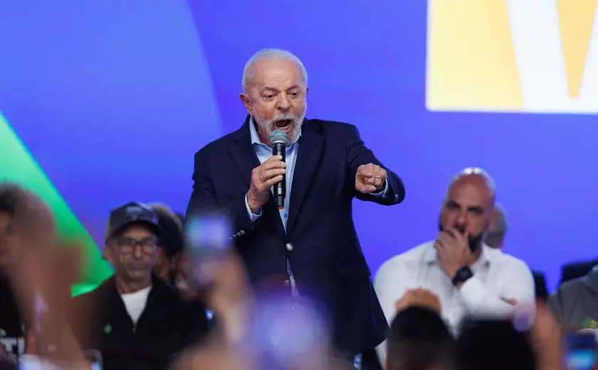 Lula pede diálogo 'civilizado' a Trump e ataca Bolsonaro