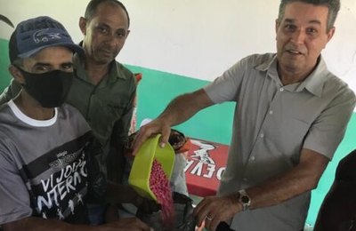 Prefeitura de Branquinha distribui cerca de uma tonelada de sementes de milho aos agricultores 