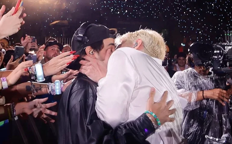 Após beijo, Jão confirma namoro com Pedro Tófani e revela que relação já dura 11 anos, em meio a idas e vindas