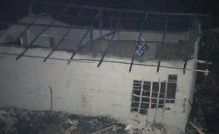 Casa que pegou fogo era de taipa