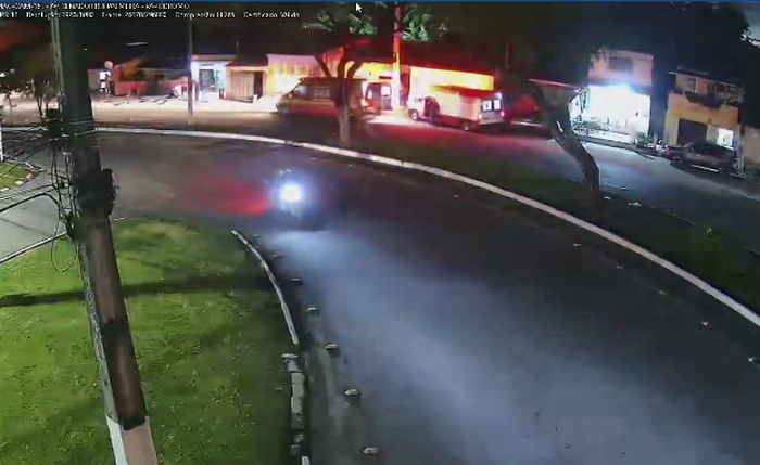 Suspeitos foram socorridos pelo Samu e Bombeiros antes de serem encaminhados à Central de Flagrantes Suspeitos foram socorridos pelo Samu e Bombeiros antes de serem encaminhados à Central de Flagrantes