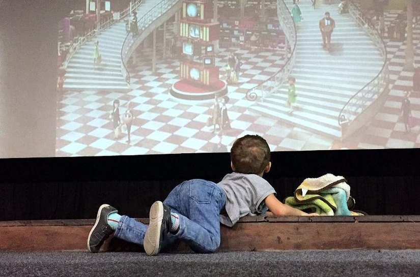 Cinema adaptado leva inclusão social para crianças especiais