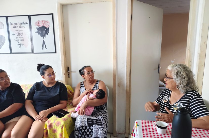 Lenilda Luna ouve demandas sobre falta de água e serviços básicos no Residencial Maceió