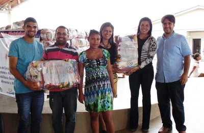 Prefeitura e Estado realizam entrega de cestas nutricionais às gestantes de Santana do Mundaú 
